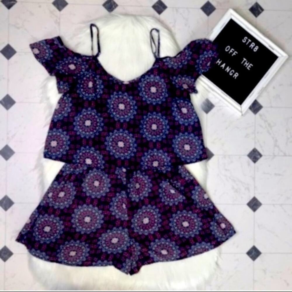 Charlotte Russe shoulder cut out short romper size Small women - Picture 6 of 6